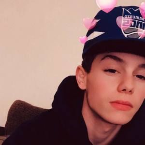 Meet your Posher, Lonny